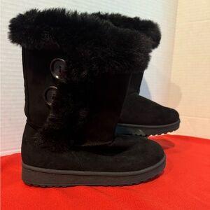 SO winter ankle boots faux fur lining cute button detail on outer sides size 6,5